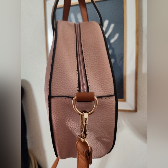 MUDD Circle Bag with flower interior. Excellent Condition. - Picture 6 of 10